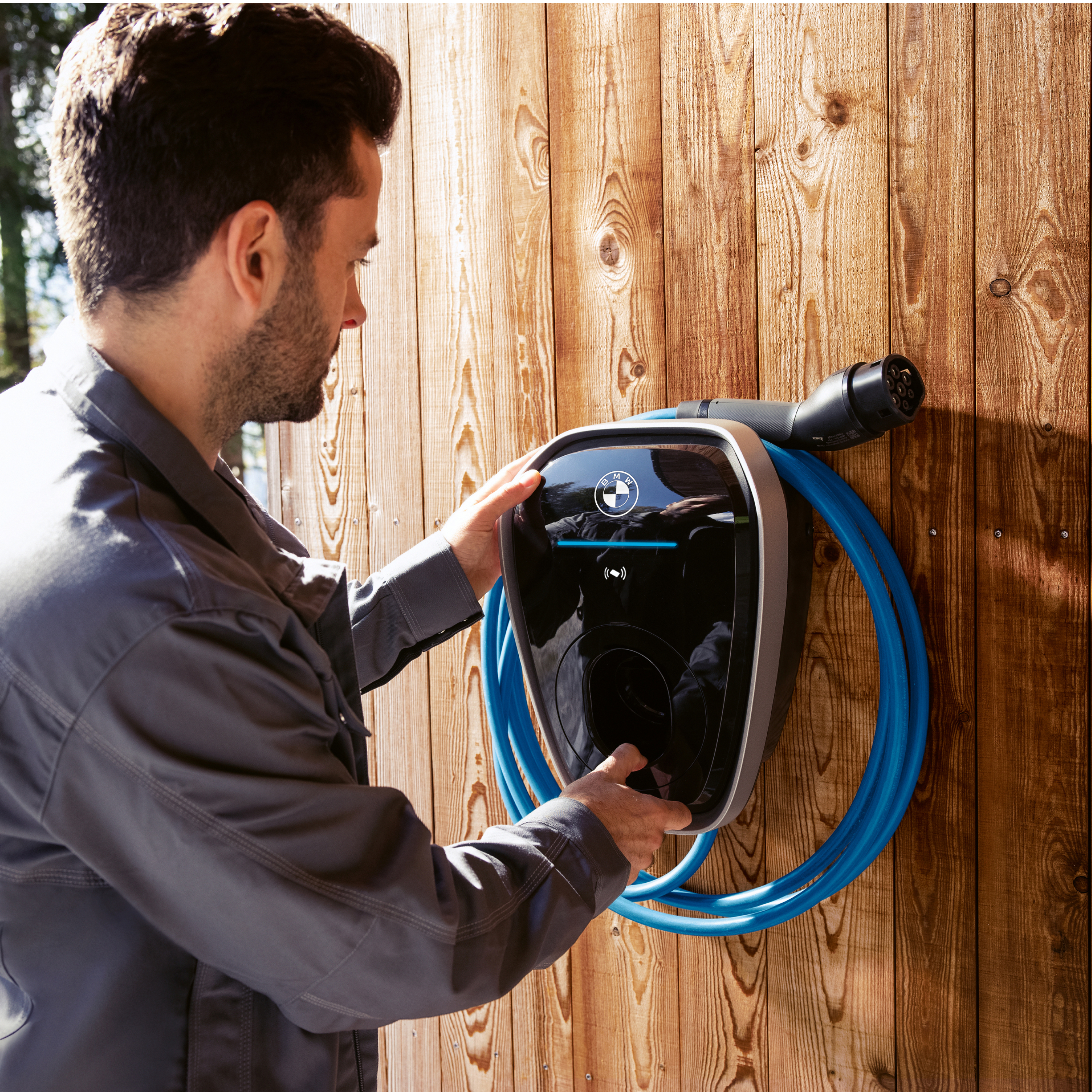 خدمة تركيب صندوق الشحن الجداري الفائق BMW Wallbox Plus