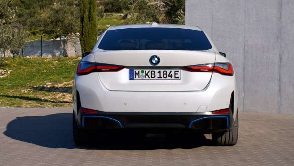 BMW i4 eDrive40 G26 2021 Mineral White rear view parking