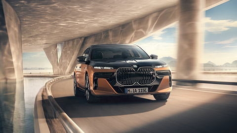 السيارة BMW i7 M70