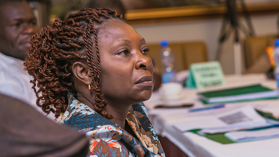 BMW Special Sales Sustainability Hub Governance Labour standards and human rights dark-skinned woman and man sitting 