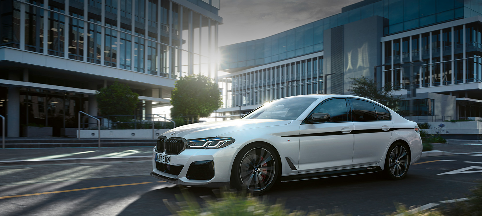 الملحقات والقطع BMW M Performance Parts في التصميم الخارجي للسيارة BMW 5 Series Sedan G30